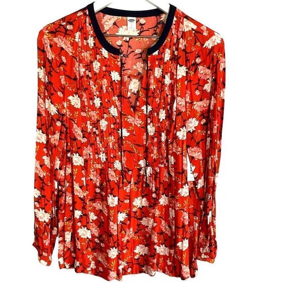 Old Navy NWT Long-sleeve, Swing Pintuck, Red, Floral top, size large, 100% rayon - Picture 2 of 9
